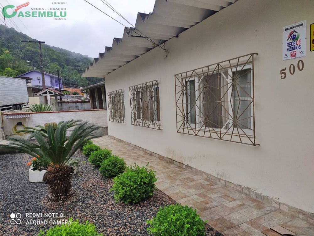 VENDE! 

Ampla casa residenc